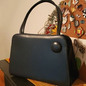 Vintage navy handbag. Good condition.  Probably from the 60's. Very cute!
